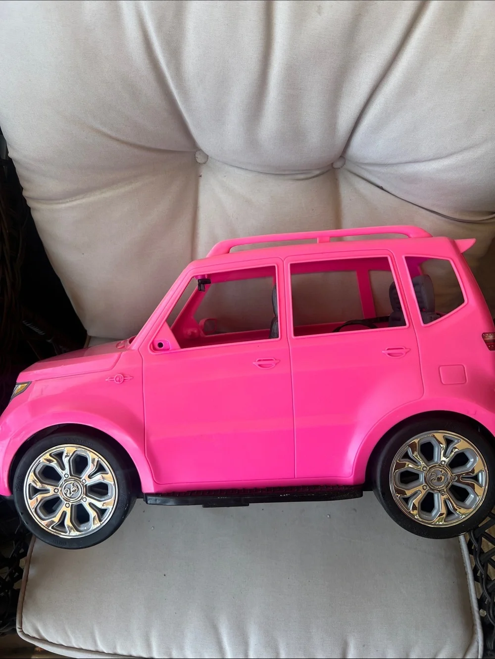 2016 Barbie Bright Pink Kids SUV